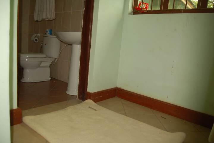 Room 9 of 13
