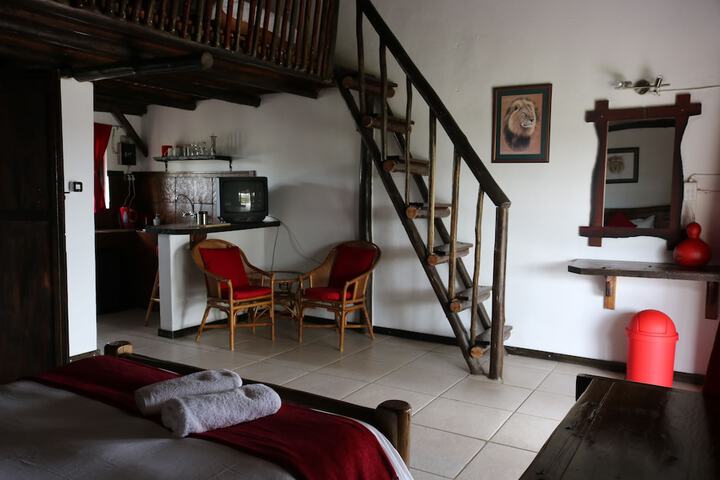 Room 9 of 33