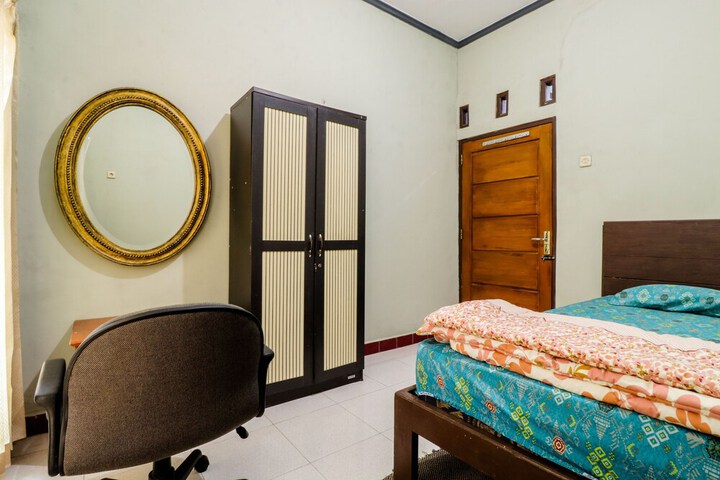 Room 2 of 33
