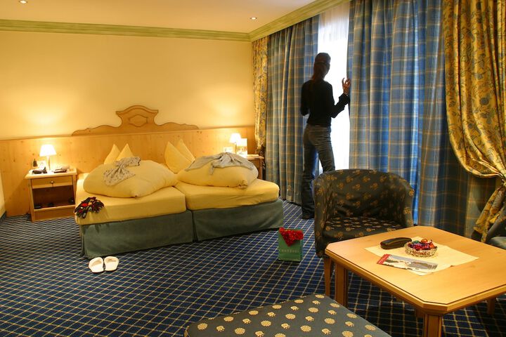 Room 9 of 93
