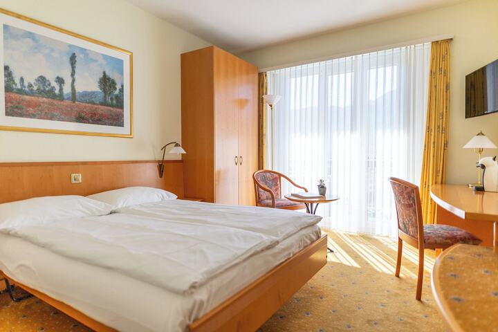 Room 16 of 156