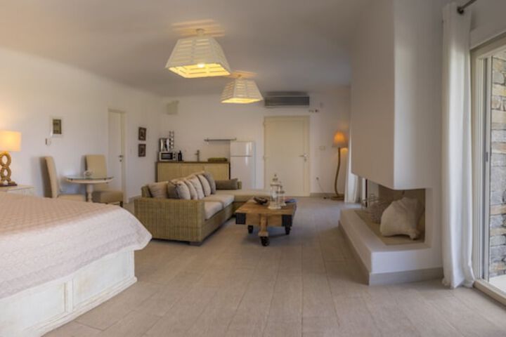 Room 2 of 115