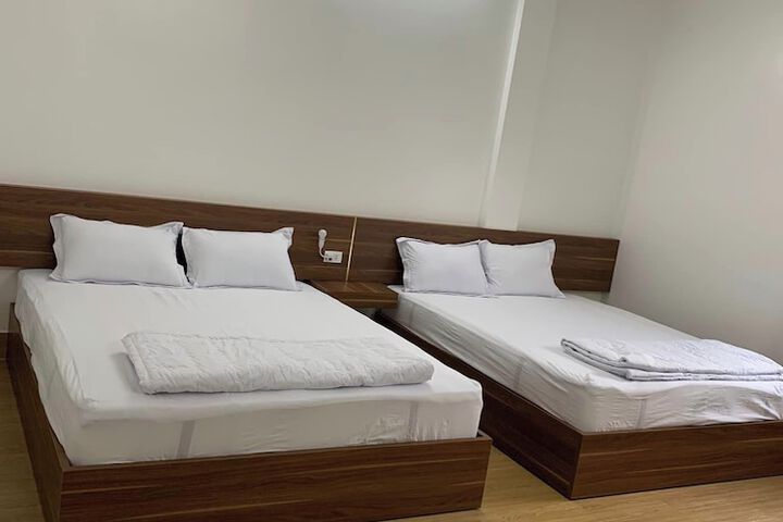 Room 4 of 17