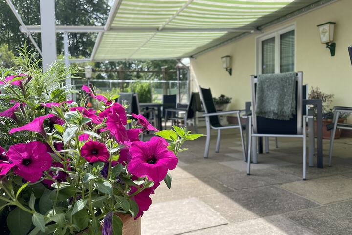 Sundeck 49 of 68