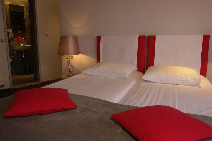 Room 4 of 15