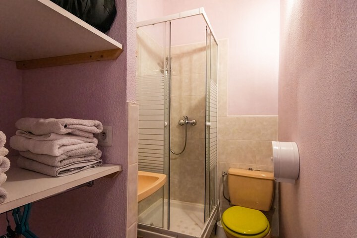 Room 11 of 21
