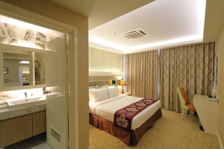 Room 14 of 66
