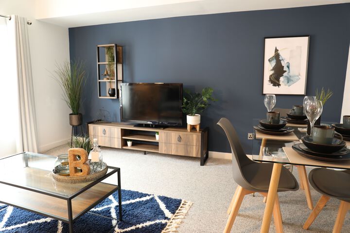 Lounge 7 of 21
