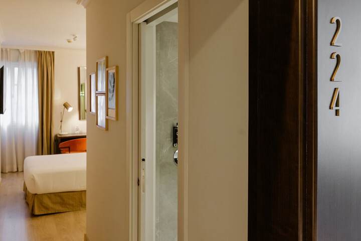 Room 4 of 99