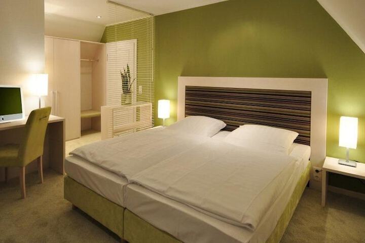 Room 4 of 31