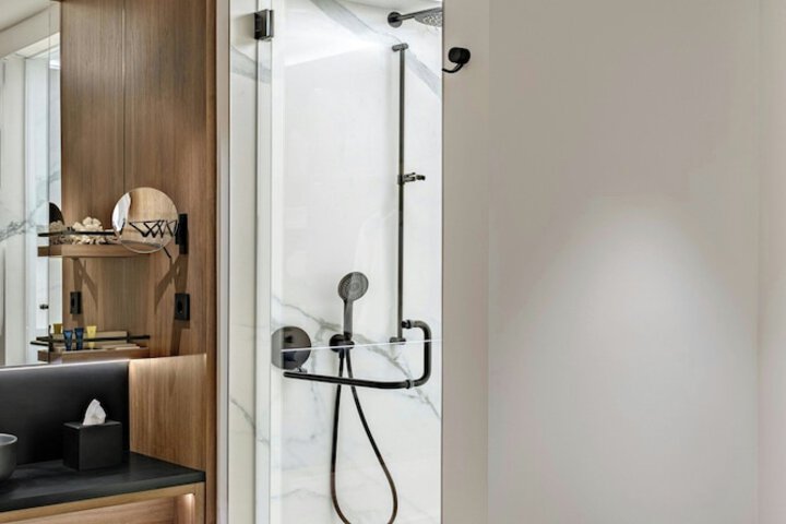 Room 43 of 48