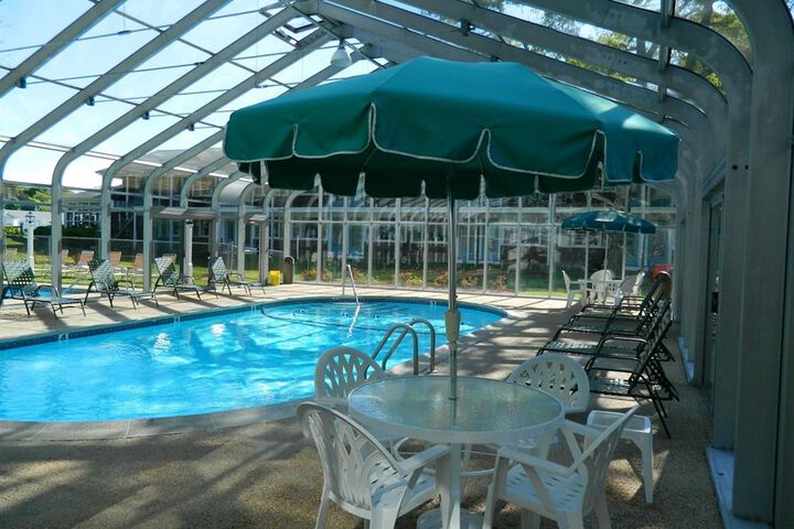 Pool 10 of 18