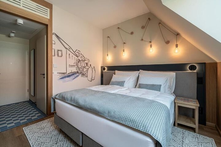 Room 13 of 53