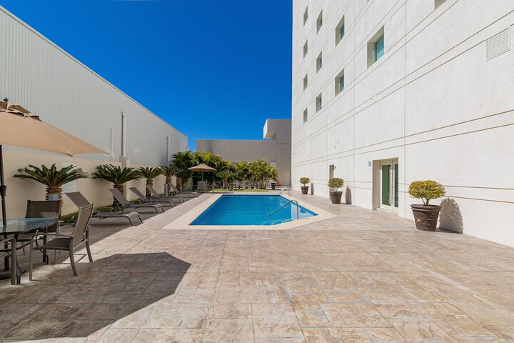 Pool Hotel