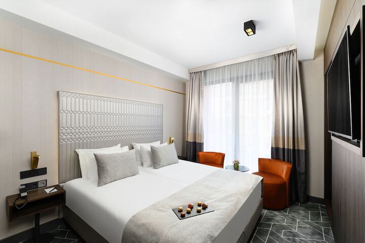 Room 10 of 46
