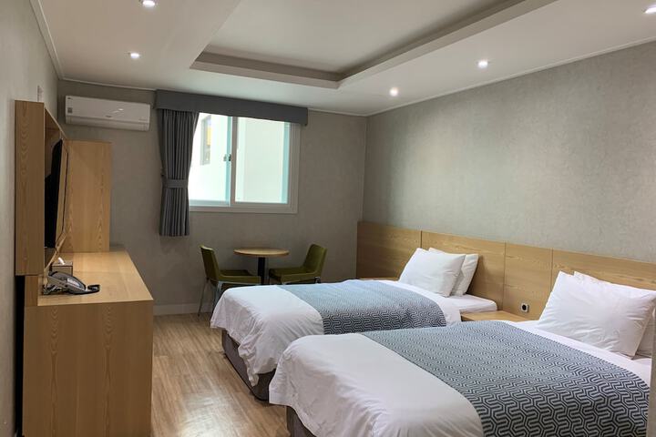 Room 50 of 119