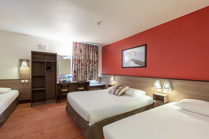 Room 10 of 30