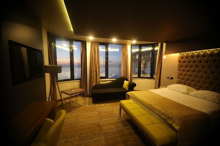 Room 13 of 44