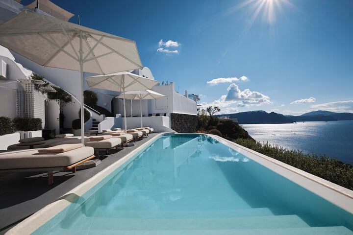 Hotel Pool
