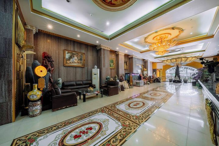 Hotel Lobby
