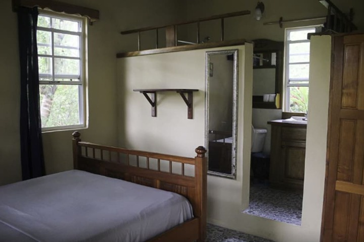 Room 4 of 13