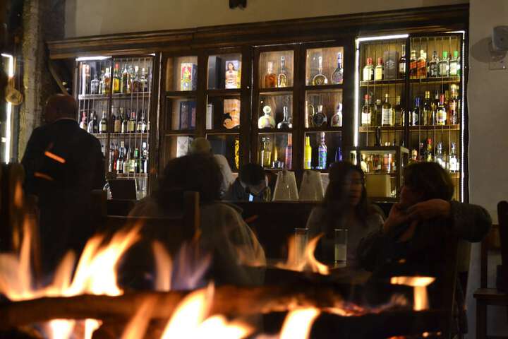 Lounge 27 of 52