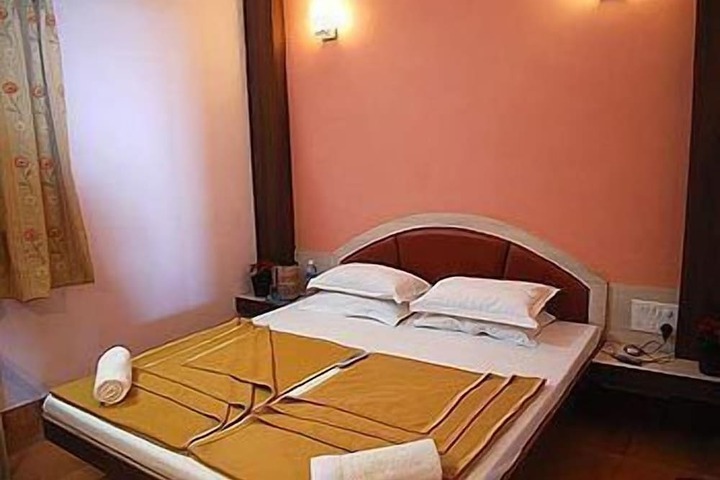 Room 6 of 8