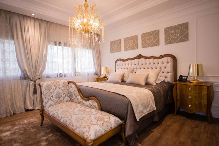 Room 4 of 138