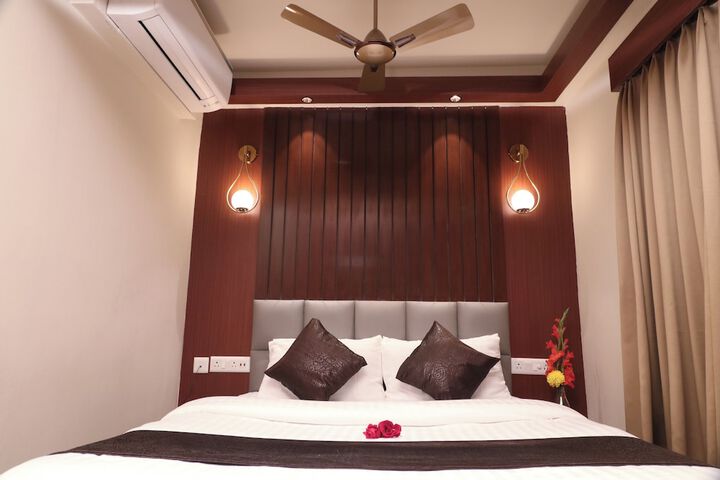 Room 7 of 14