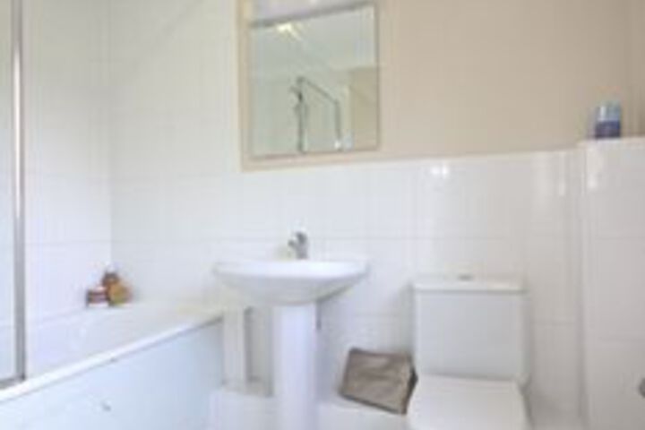 Room 6 of 28