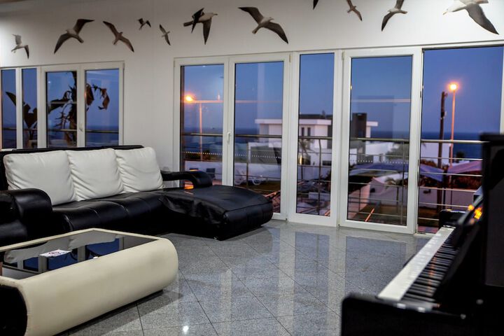 Guest Lobby