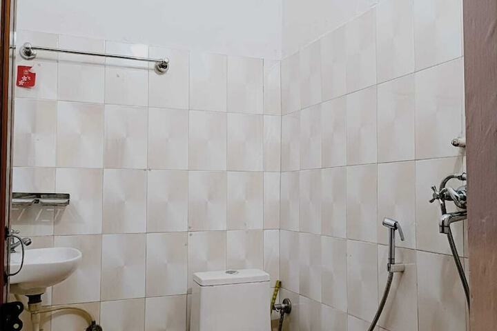 Room 3 of 10