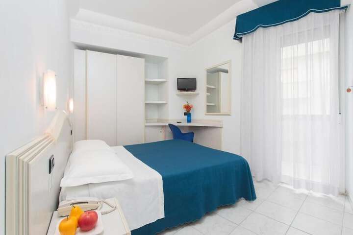 Room 9 of 31