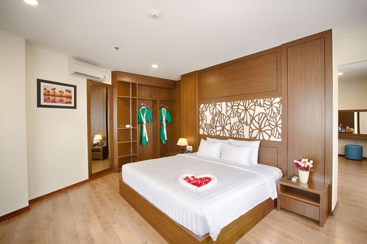 Room 6 of 67