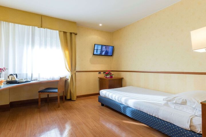 Room 34 of 80