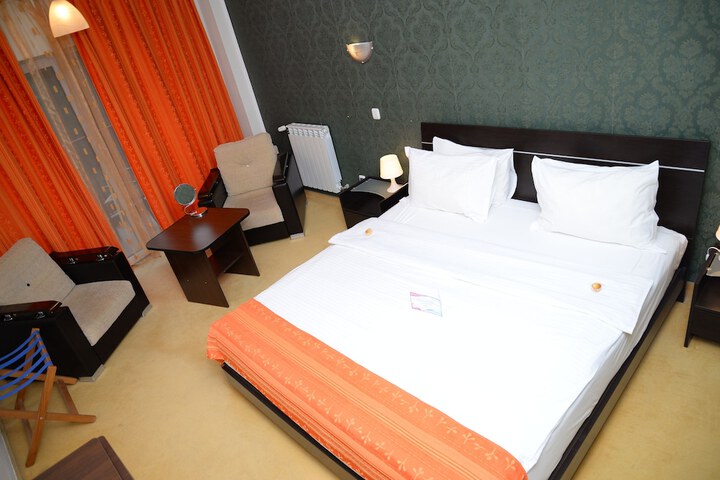 Room 3 of 41