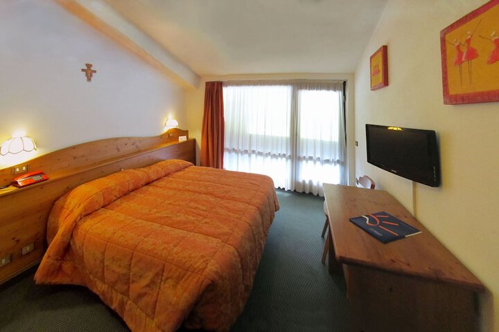 Room 6 of 67