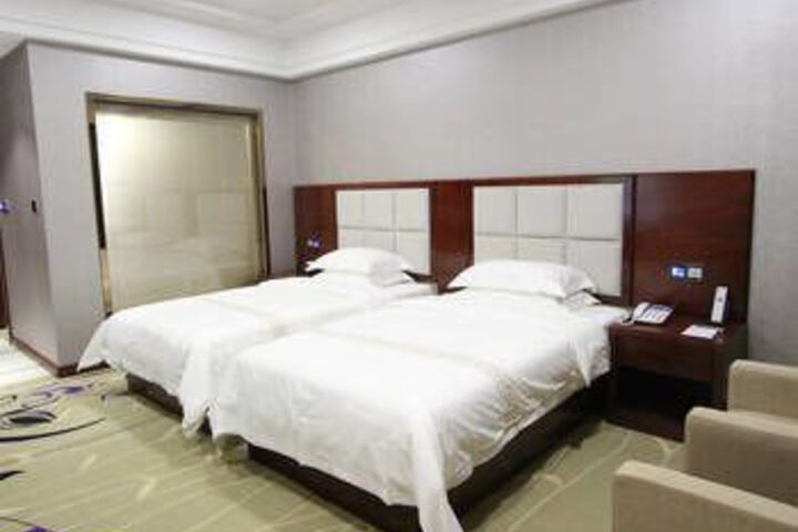 Room 5 of 8