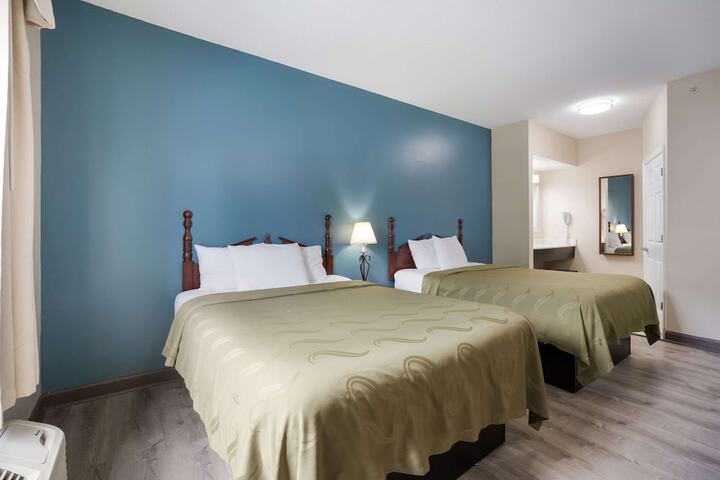 2 Queen Beds (6 of 17)