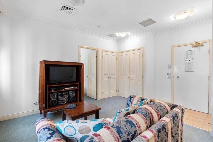 Room 74 of 119