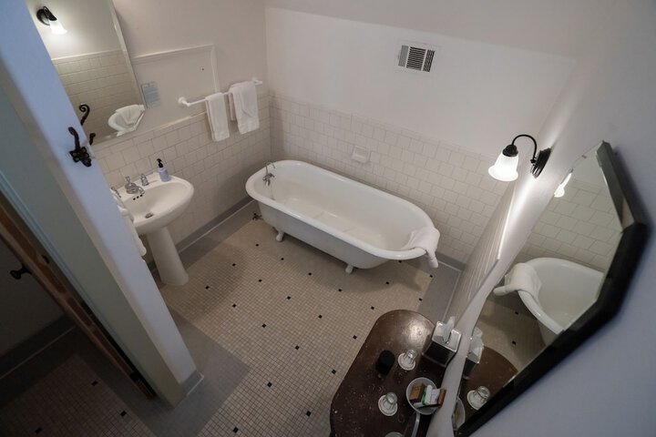 Room 208 of 278
