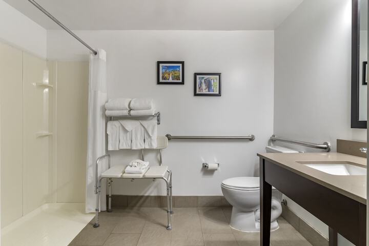 Suite 2 Queen Beds (6 of 12)