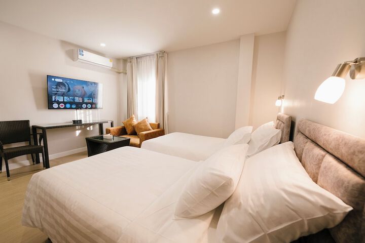 Room 2 of 32