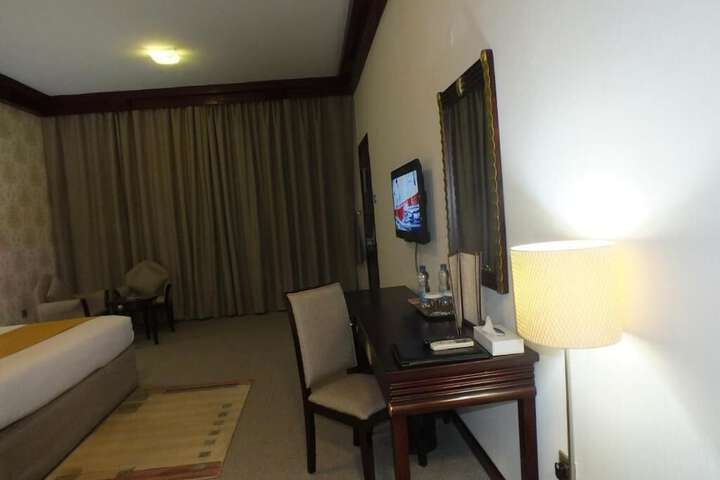 Room 11 of 30