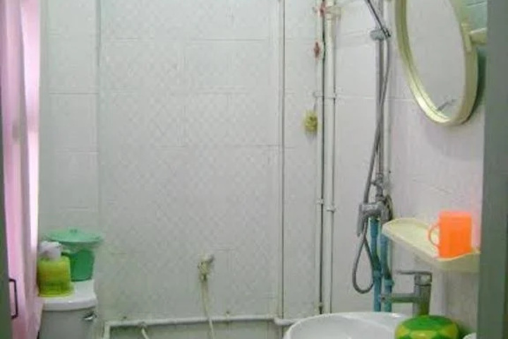 Room 6 of 6
