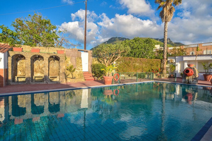 Pool 18 of 39