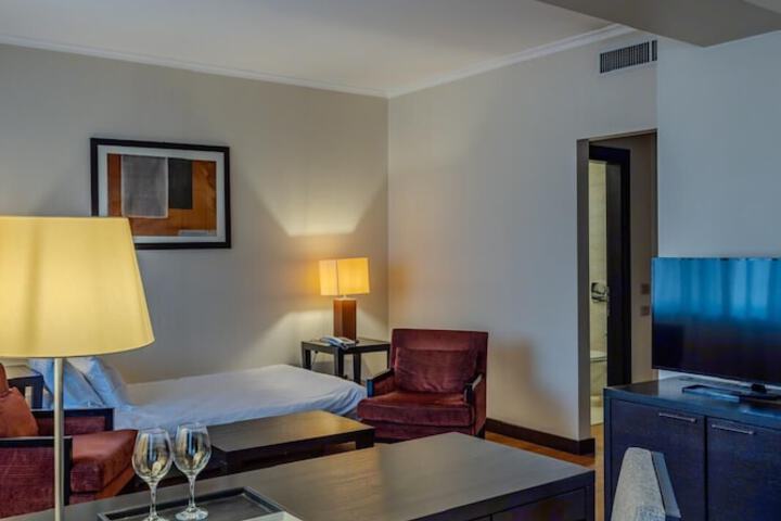 Room 3 of 10
