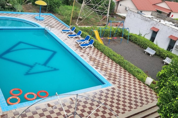 Pool 44 of 70