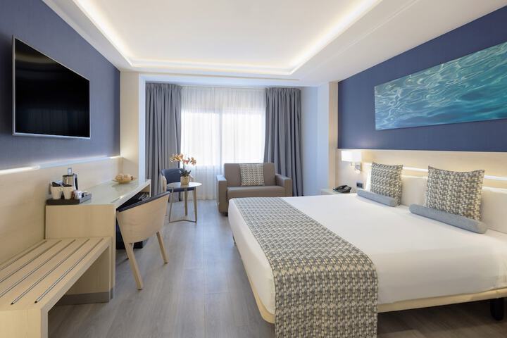 Room 33 of 122