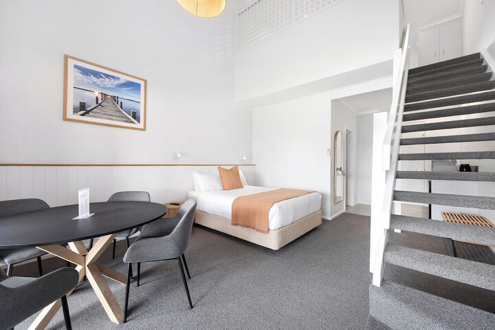 Room 33 of 108
